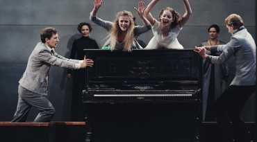 Война и мир Николай - Юрий Цокуров Соня - Ирина Смирнова Наташа - Ксения Трейстер Борис - Николай Романовский фото - Яна Овчинникова.jpg